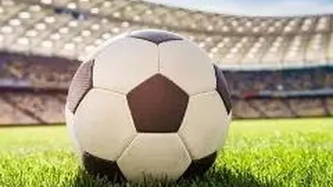 “库尔图瓦自责丢球引争议：吕迪格被推，我的责任还是对手的失误？”